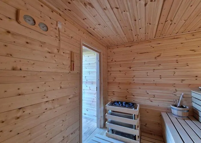 בית נופש Air-conditioned Homes, Summer Pool, Sauna