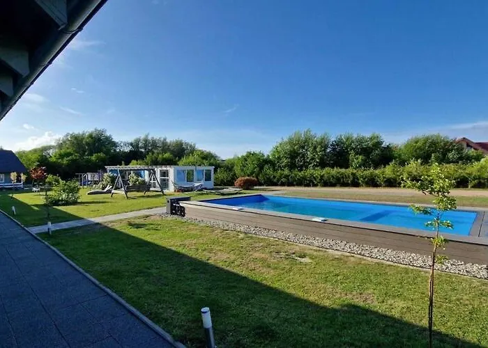 Air-conditioned Homes, Summer Pool, Sauna *